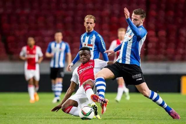 违反纪律的 违反纪律的